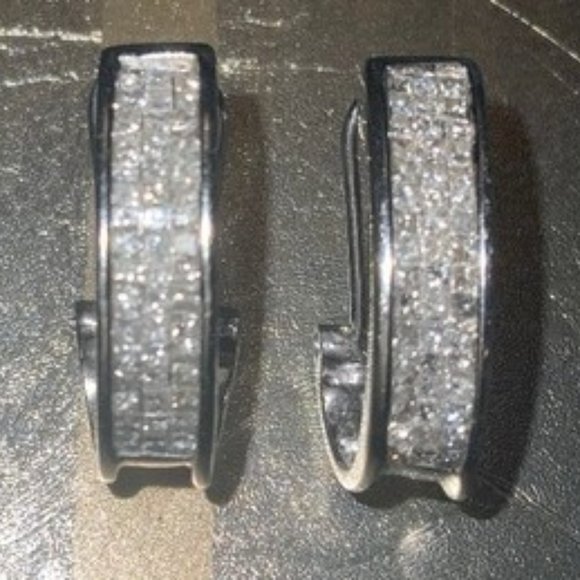 14KT W/G Larger Huggies Elegant Diamond Omega Closure 20mm Weight 5 Gm - Picture 1 of 6